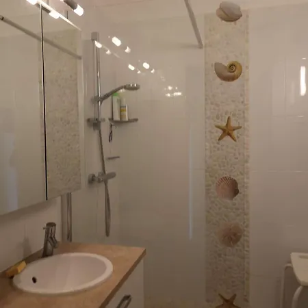 Apartment Centre Royan, Proche Plage De La Grande Conche - Fr-1-494-178 Royan
